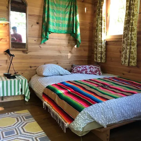 Fenetre Sur Les Pyrenees *