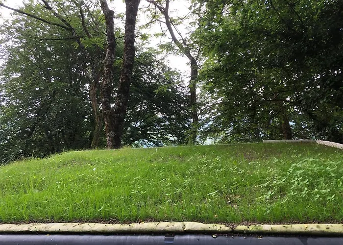 Fenetre Sur Les Pyrenees *